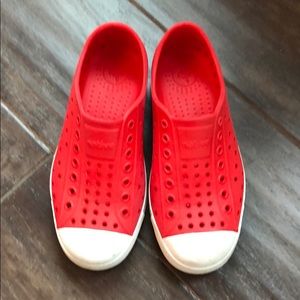 Native kids shoes red